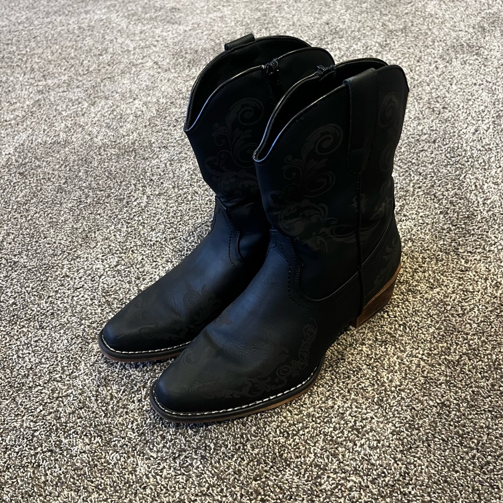 Women’s cowgirl boots